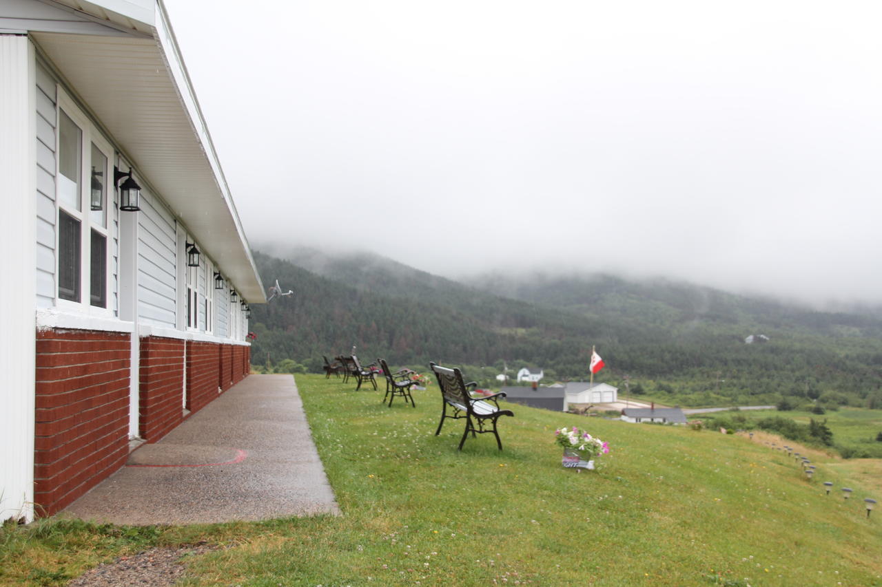 Burton'S Sunset Oasis Motel Bay Saint Lawrence Exteriör bild