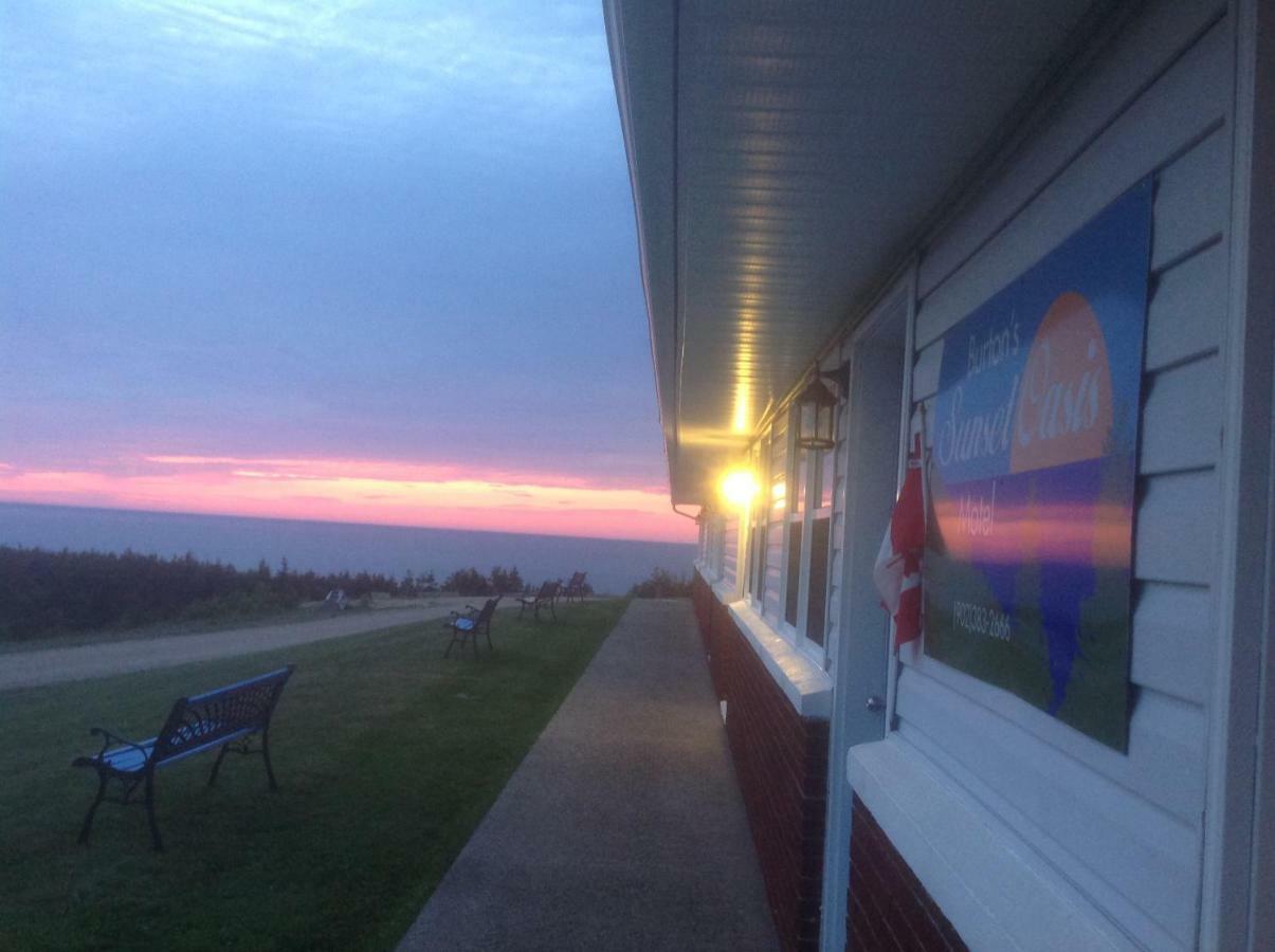 Burton'S Sunset Oasis Motel Bay Saint Lawrence Exteriör bild